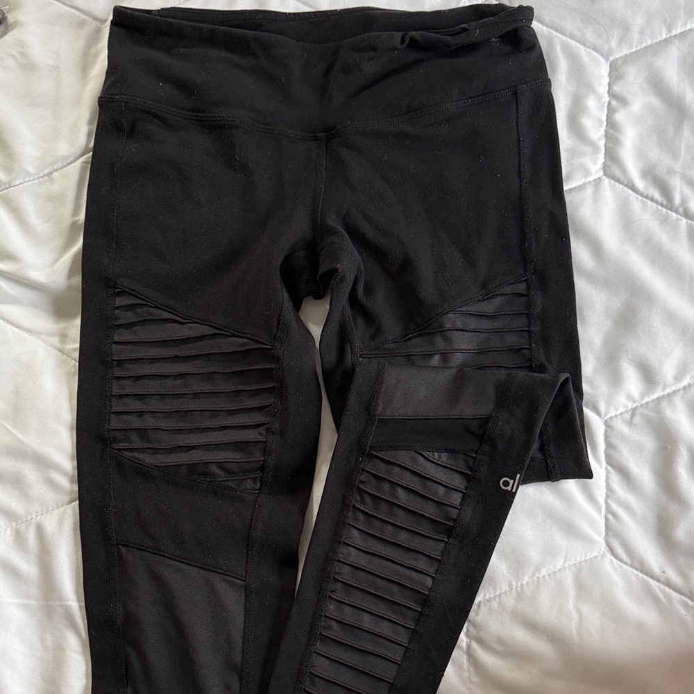 Alo Medium Black Leggings with Ribbed Detail